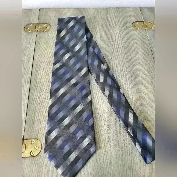 Van Heusen Blue, black and grey 100% silk tie - Picture 6 of 6